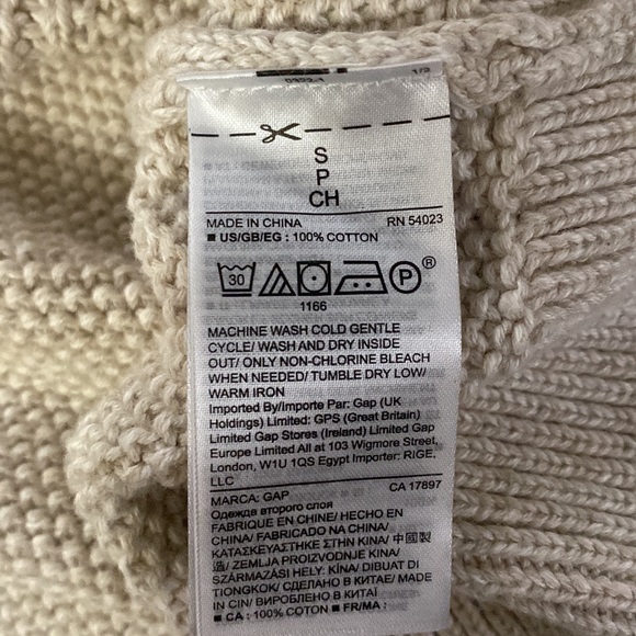 GAP Crewneck Cable Knit Sweater - Picture 4 of 4